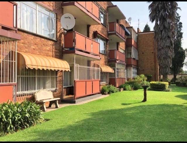 2 BEDROOM APARTMENT FOR SALE IN VANDERBIJLPARK CW 3